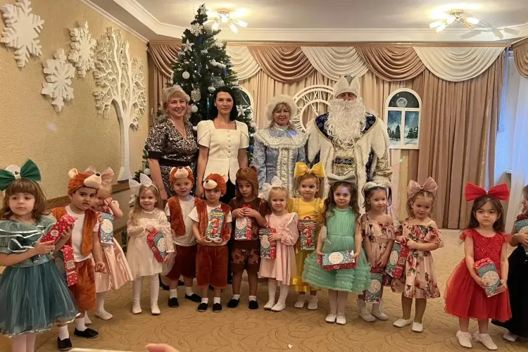 Новогодний утренник "Сказочные игрушки"